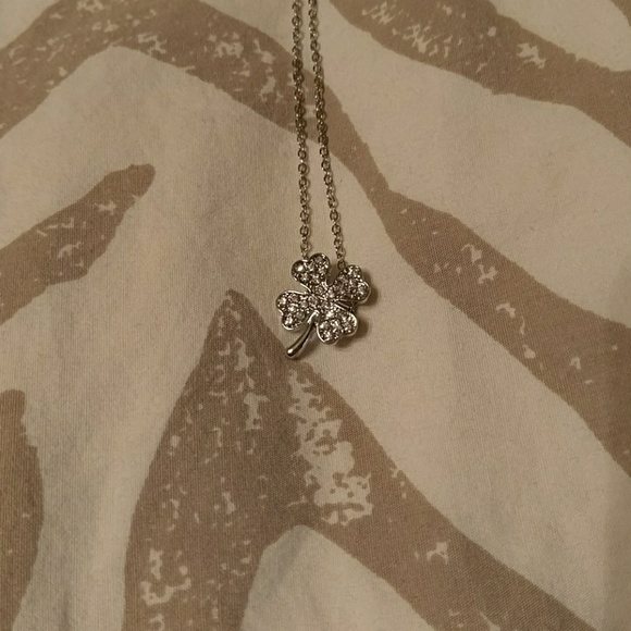 Silver 4 leaf clover necklace - Picture 5 of 7